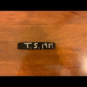 1989 Taylor Swift tour bracelet